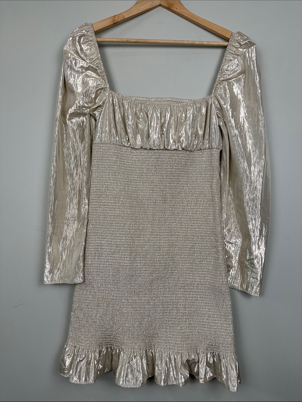 121. Wilfred Gold, mini dress long sleeved champagne